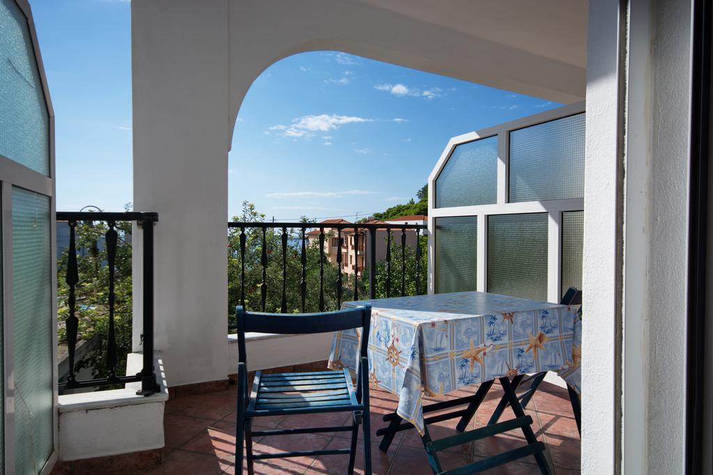 Studios Nelli Alonissos Patitírion Rum bild